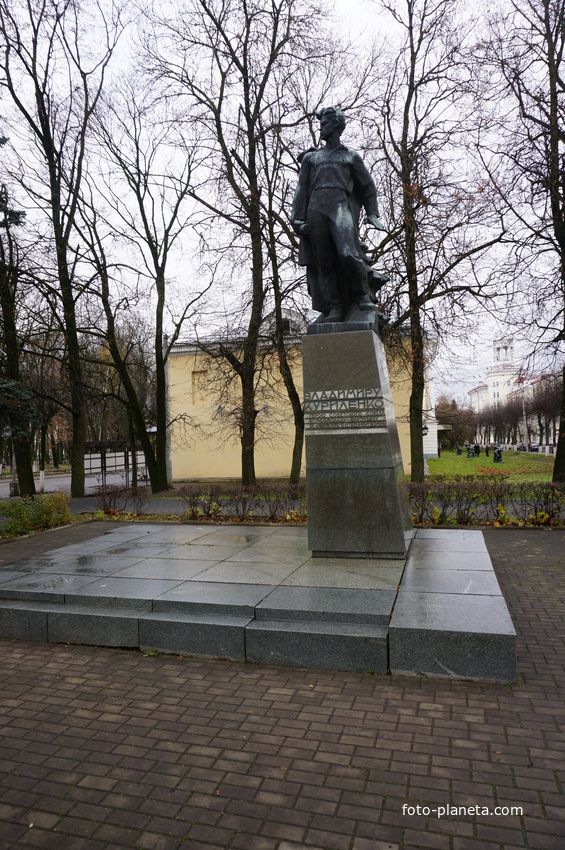 Памятник Владимиру Кириленко.