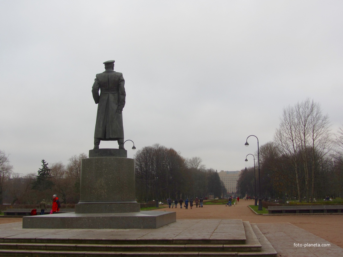 Памятник великому полководцу Георгию Константиновичу Жукову