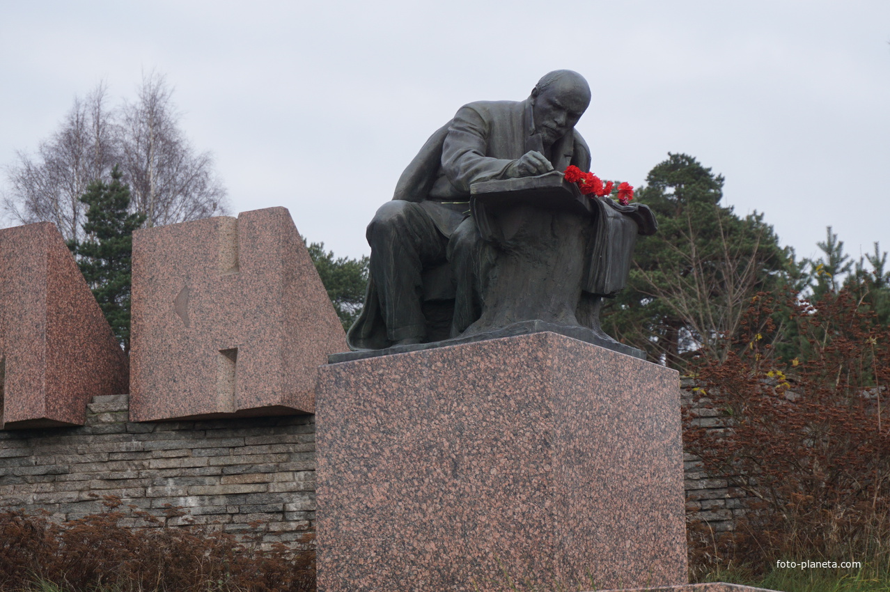 Памятник В.И.Ленину,