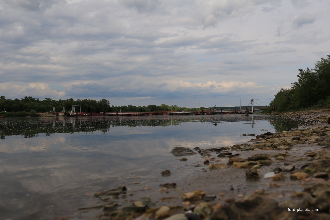 Разводной понтонный мост