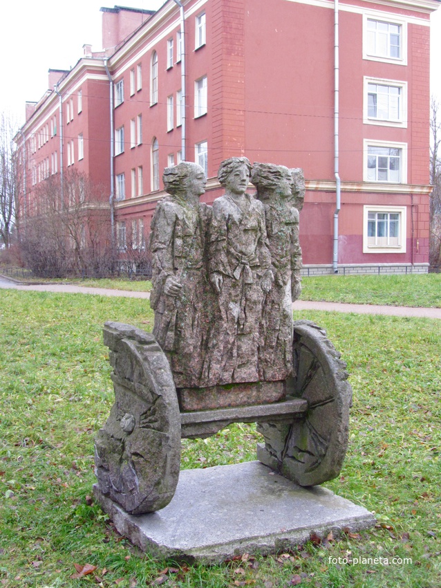Голиицынский сквер. Скульптура &quot;Колесница&quot; Игоря Черноглазова из Владимира