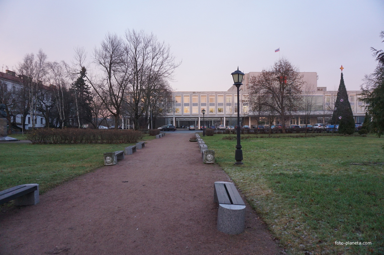 В сквере Петру 1.