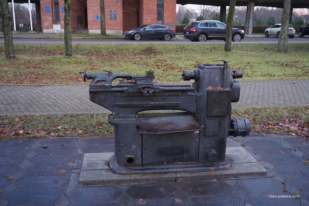 Памятник Станку.