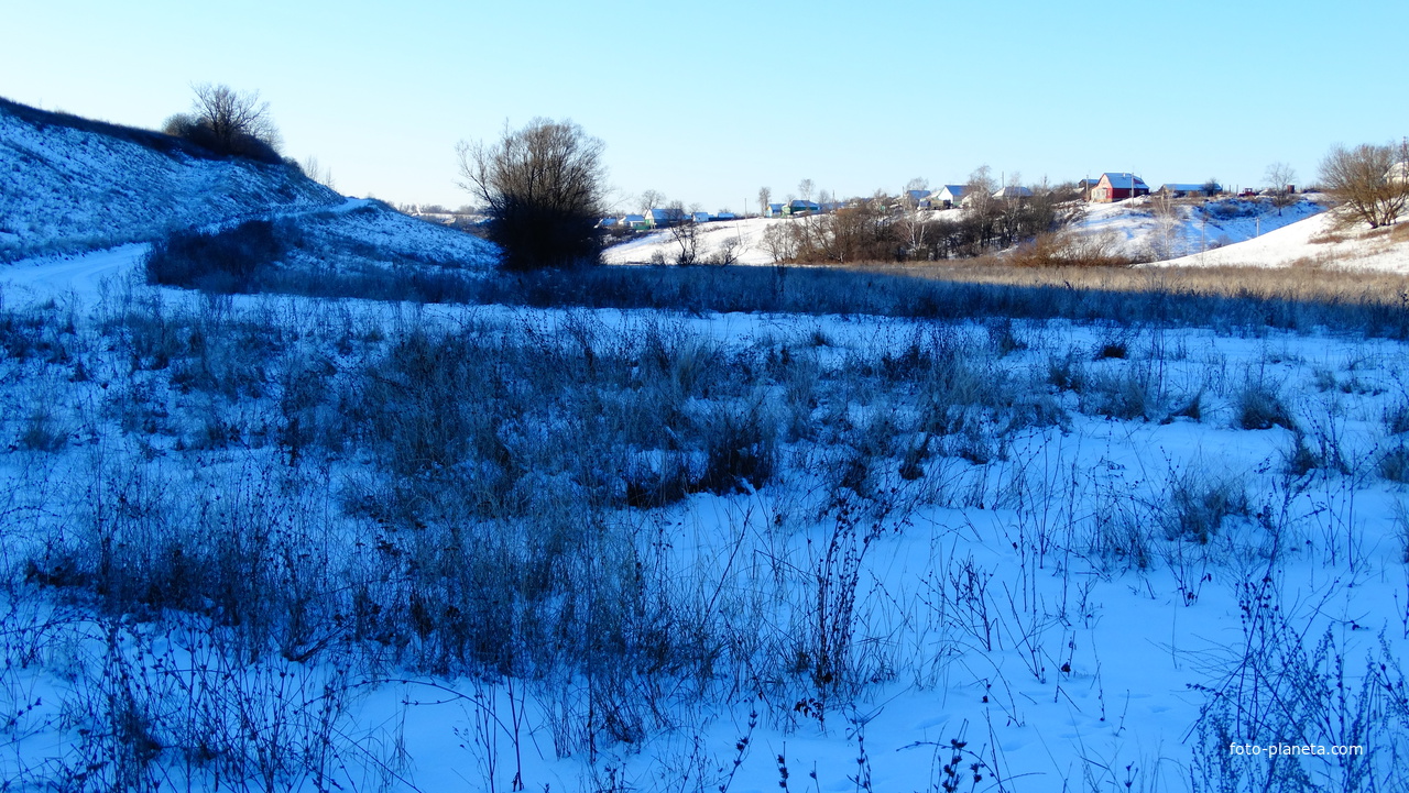 село Скородное и голубая тень на снегу.