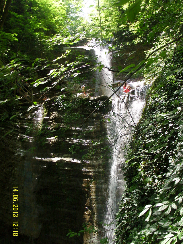 На одном из каскадов водопада Шапсуг на реке Бекишей, притока реки Аше у аула Калеж