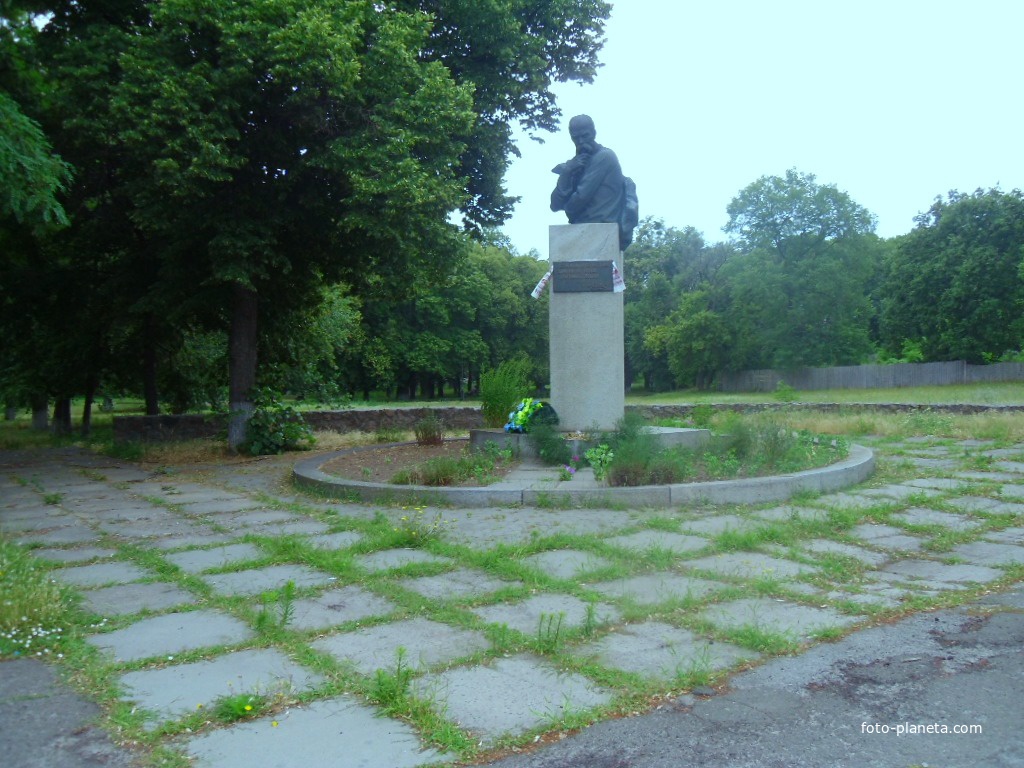 Пам&#039;ятник Тарасові Шевченку, Чигирин