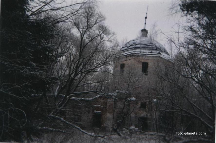 Никольский храм у деревни Курилово. 1993г.