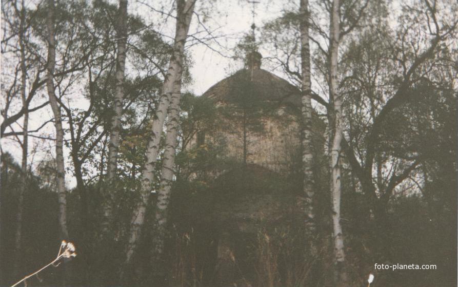Никольский храм у деревни Курилово. 1994г.