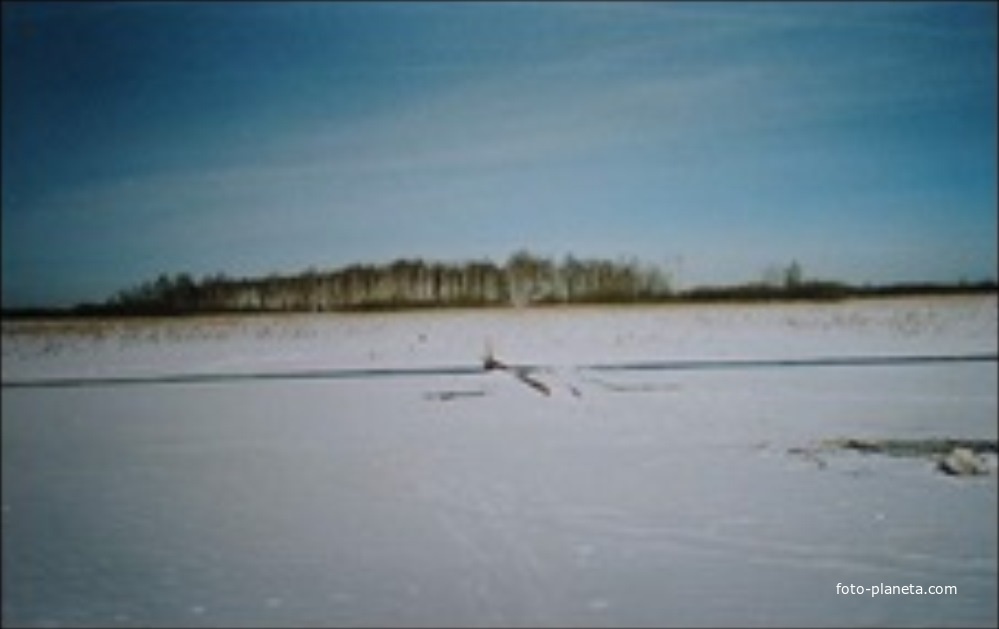 Озеро Свято. Вид на остров Березовый и незамерзшую протоку. Март 2003г.