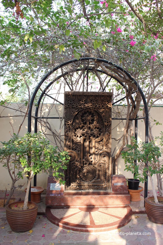 Шарджа. В армянской церкви.