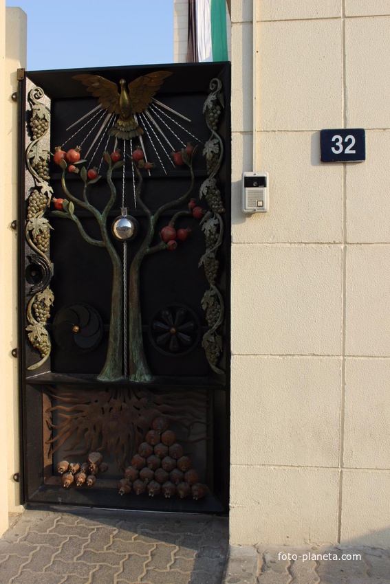 Шарджа. В армянской церкви.