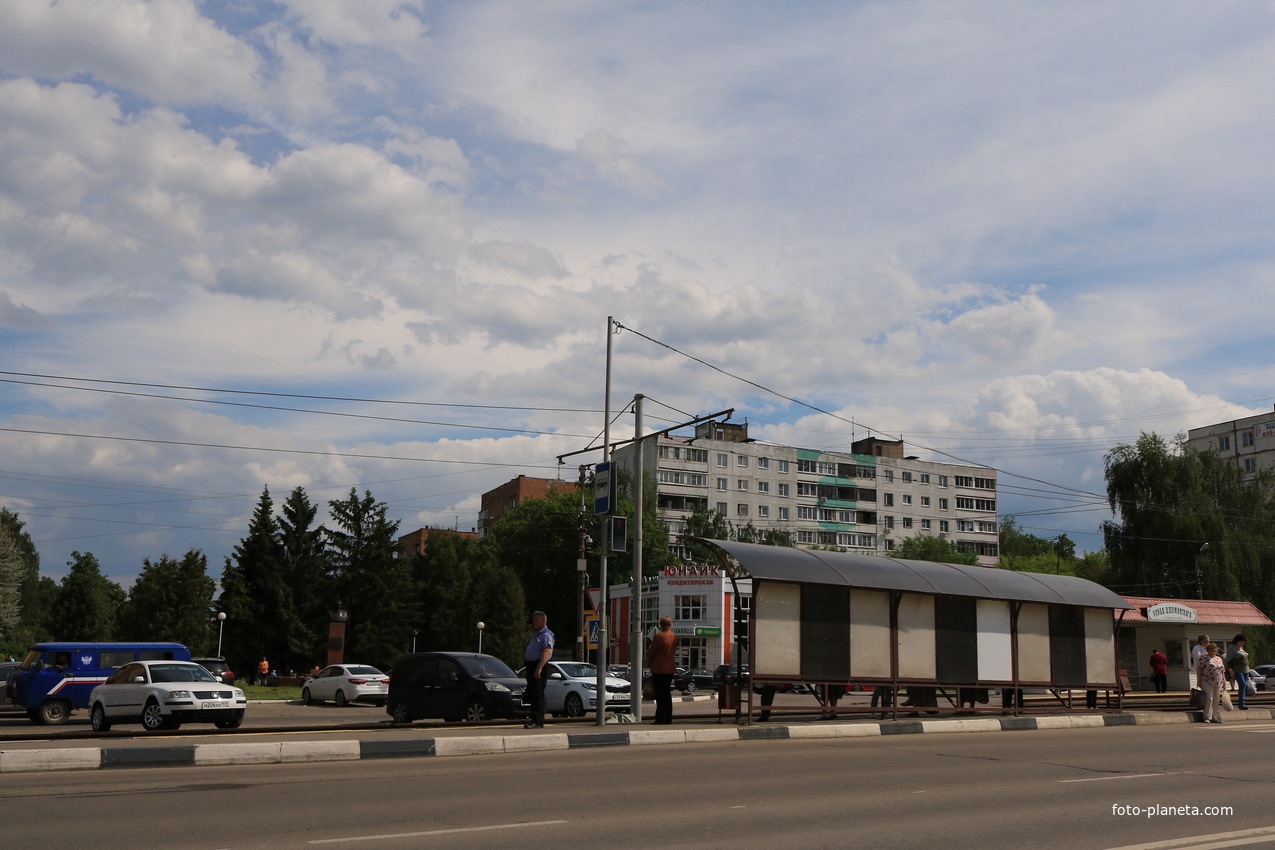 Сквер, памятник В.М. Макееву