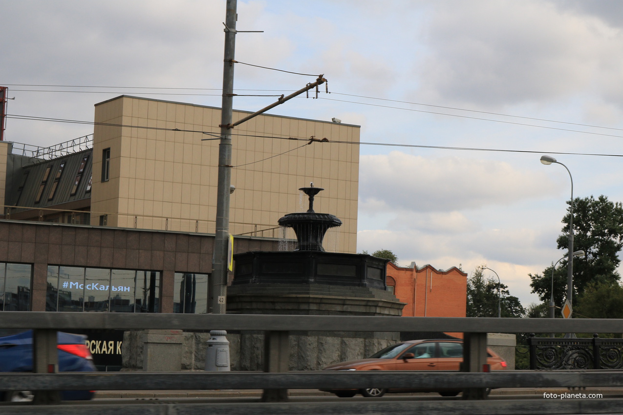 Фонтан на Крестовском мосту