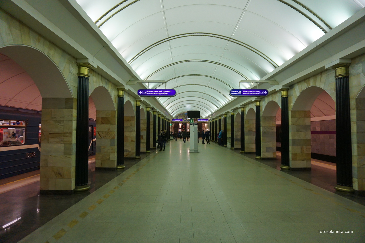 Ст.метро Адмиралтейская.