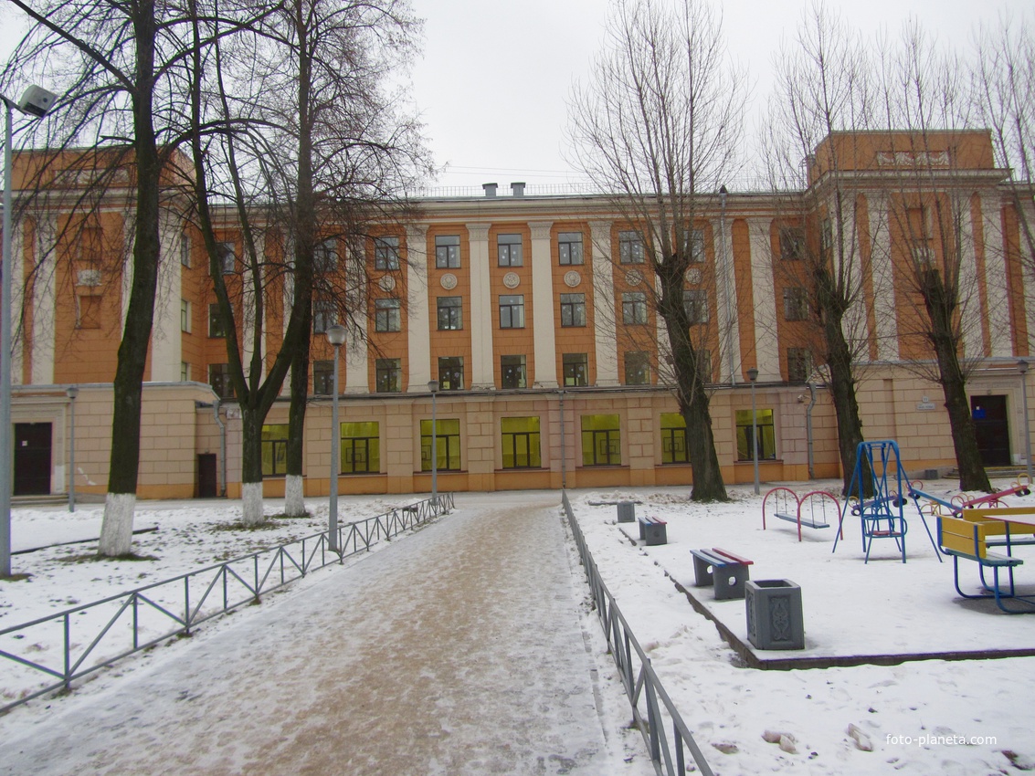 Школа № 565 Кировского района