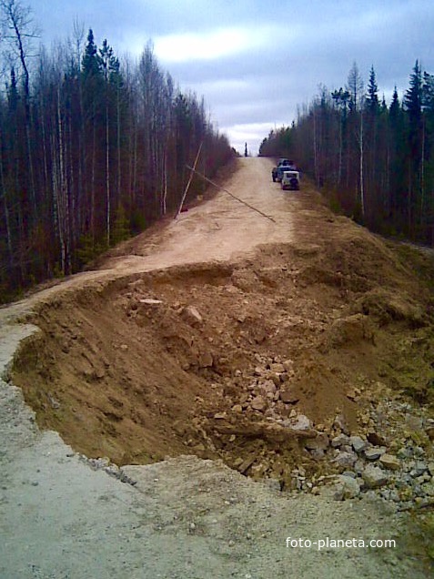 Размытая дорога в д Аким. 2012г