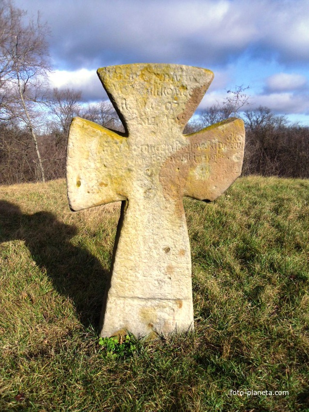 Стародавній хрест на кургані  &quot;Польська могила&quot;.