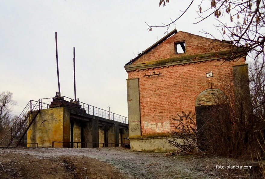 Колишня ГЕС в селі Велика Яблунівка, побудована в 1953 році.