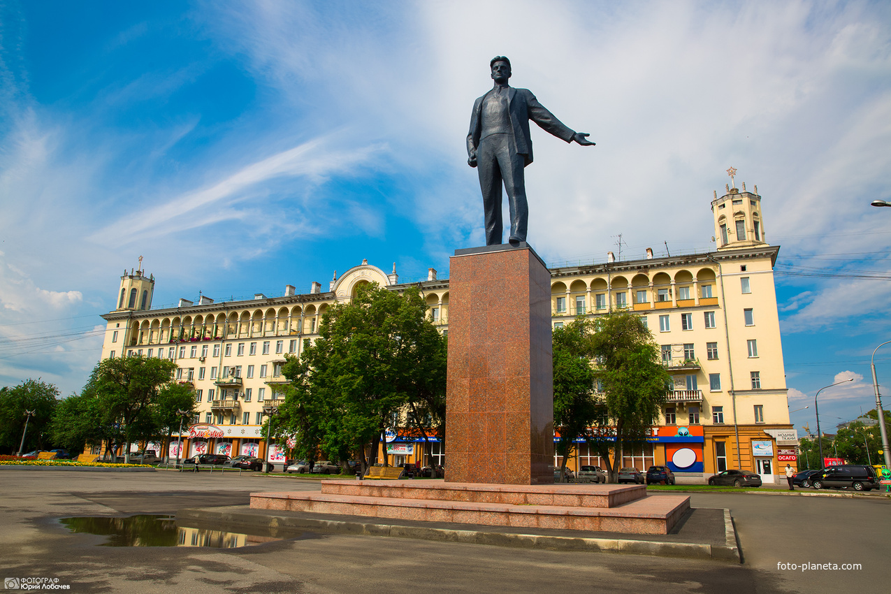 Памятник Маяковскому Новокузнецк