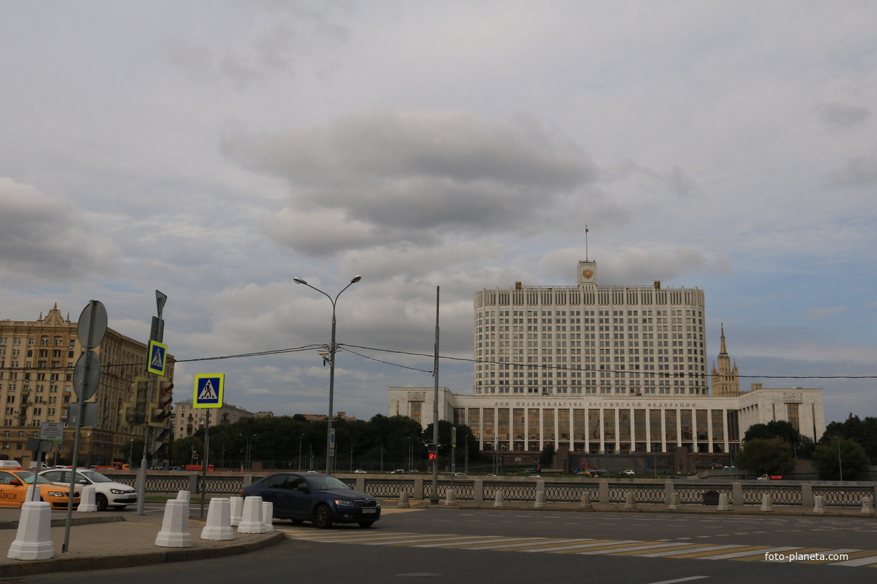 Дом правительства РФ, бывший дом Верховного Совета и Совета Министров РСФСР