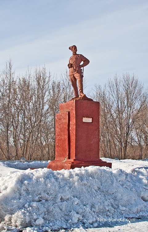 Памятник Чапаеву