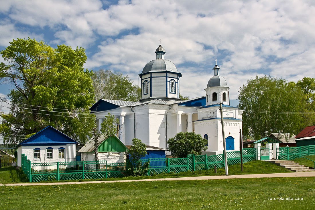 Храм архангела михаила деревня. Старые сосны Клявлинский район Церковь. Село старые сосны Клявлинский район. Старые сосны Клявлинский район Самарская область. Старые сосны Церковь Михаила Архангела.