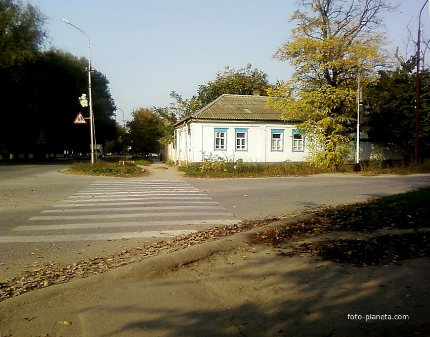 Угол ул.Чапаева и ул.Первомайской. 23.10.2009г.