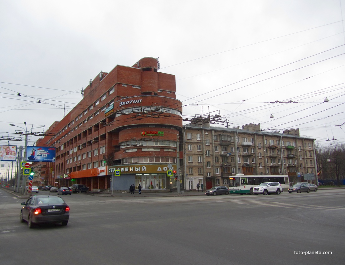 Угол Благодатной улицы и проспекта Юрия Гагарина