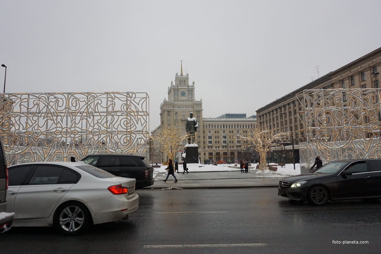 Триумфальная площадь, памятник В. Маяковскому