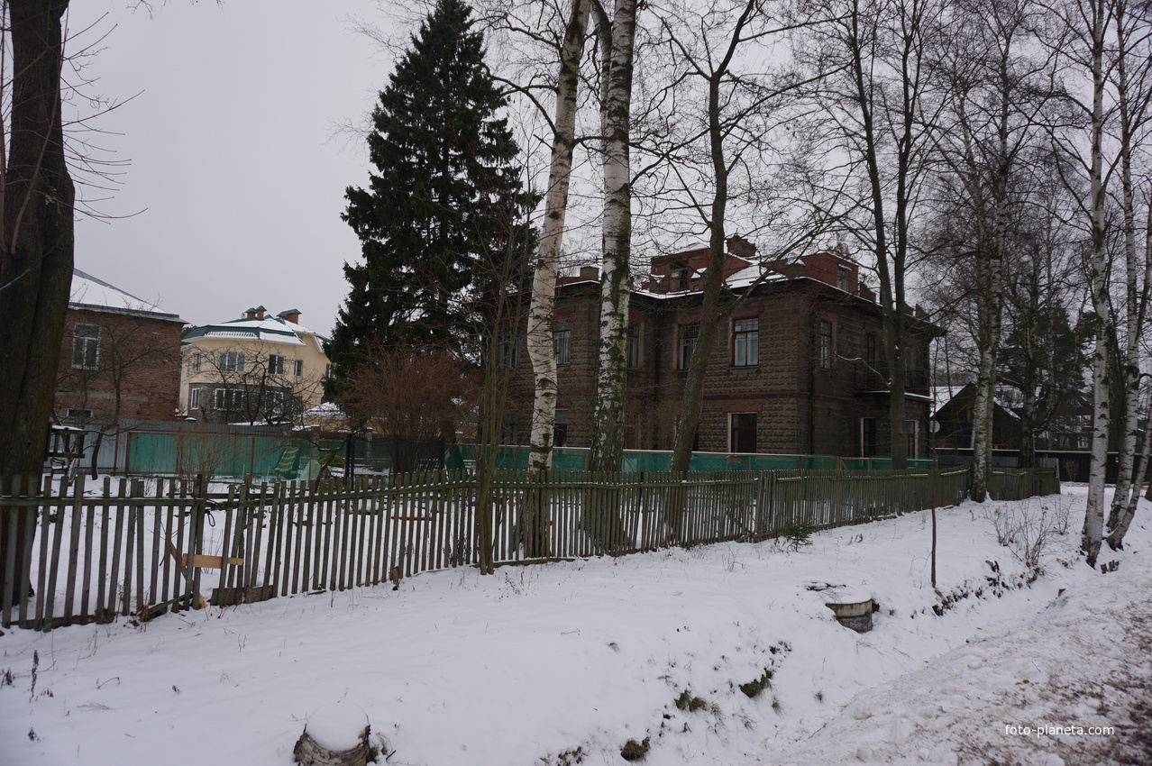 Посёлок Лахта.