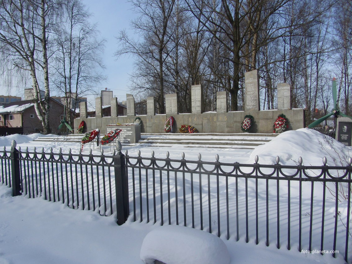 Мемориал «Авиаторам Балтики» в посёлке Мурино