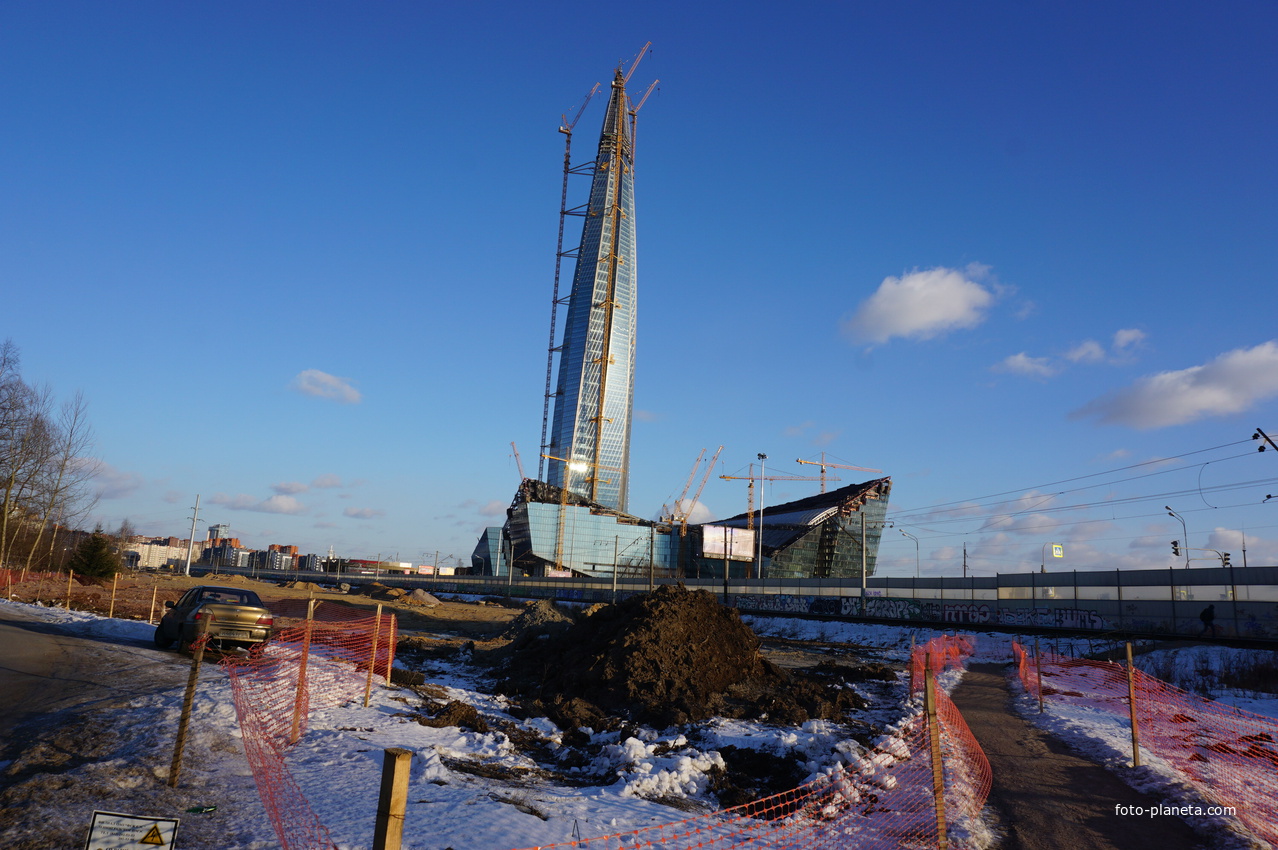 Остановка общественного транспорта ЛАХТА...