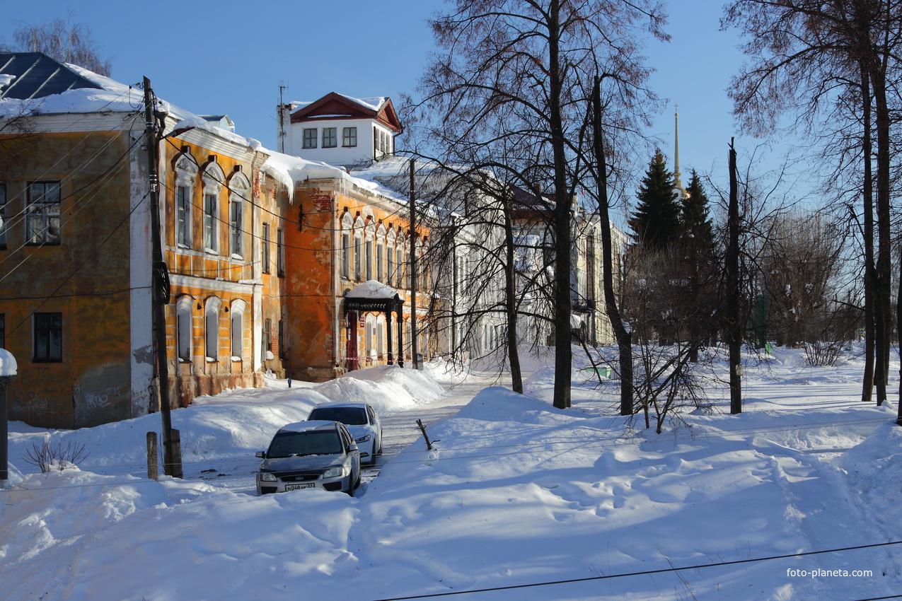 Старые дома на площади Ленина (бывшая Спасская).