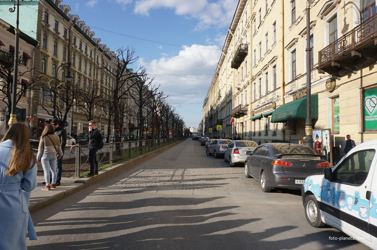 Малая конюшенная улица.