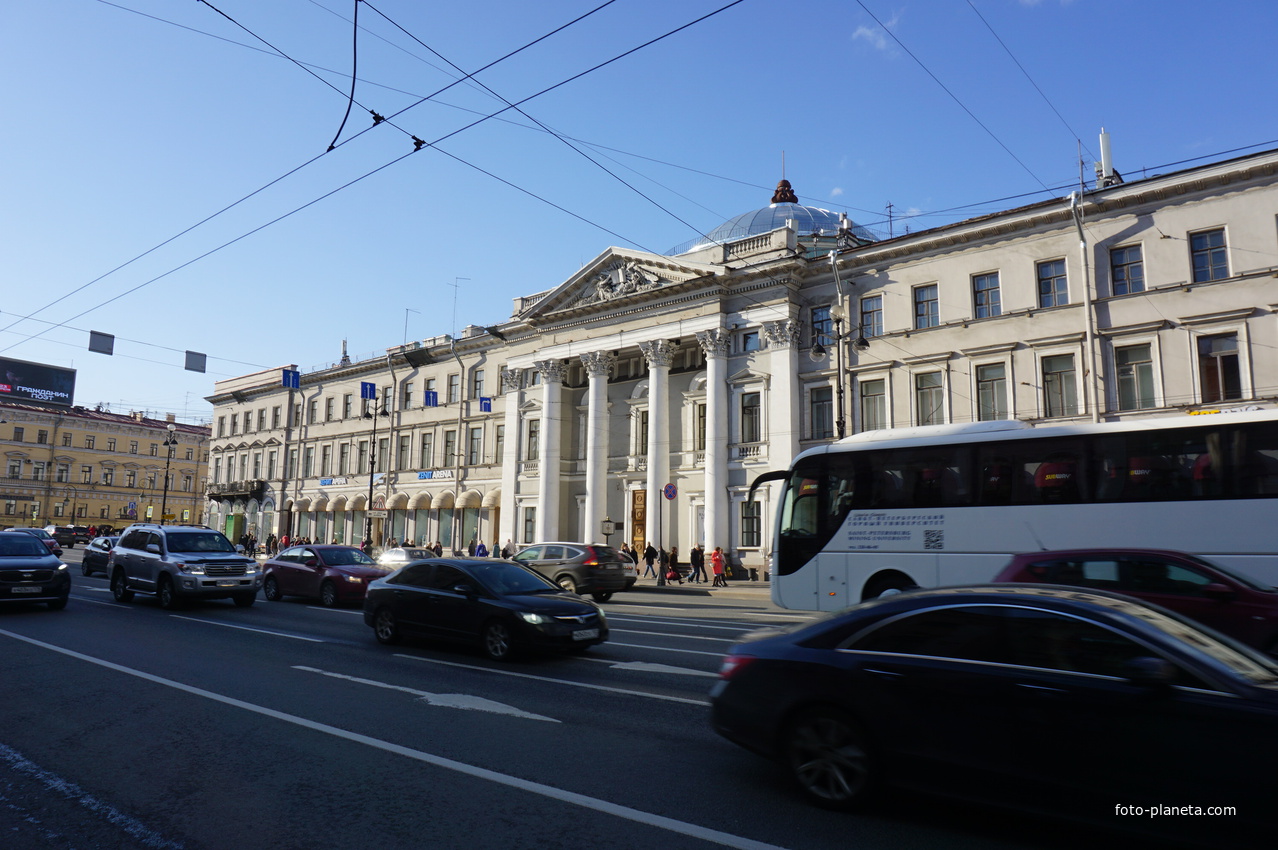 На невском проспекте.