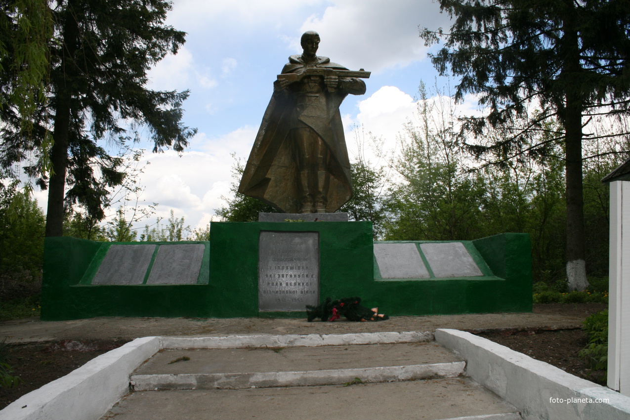 Памятник односельчанам, погибшим во время войны