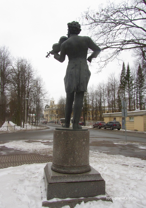 Памятник Иоганну Штраусу в Павловске