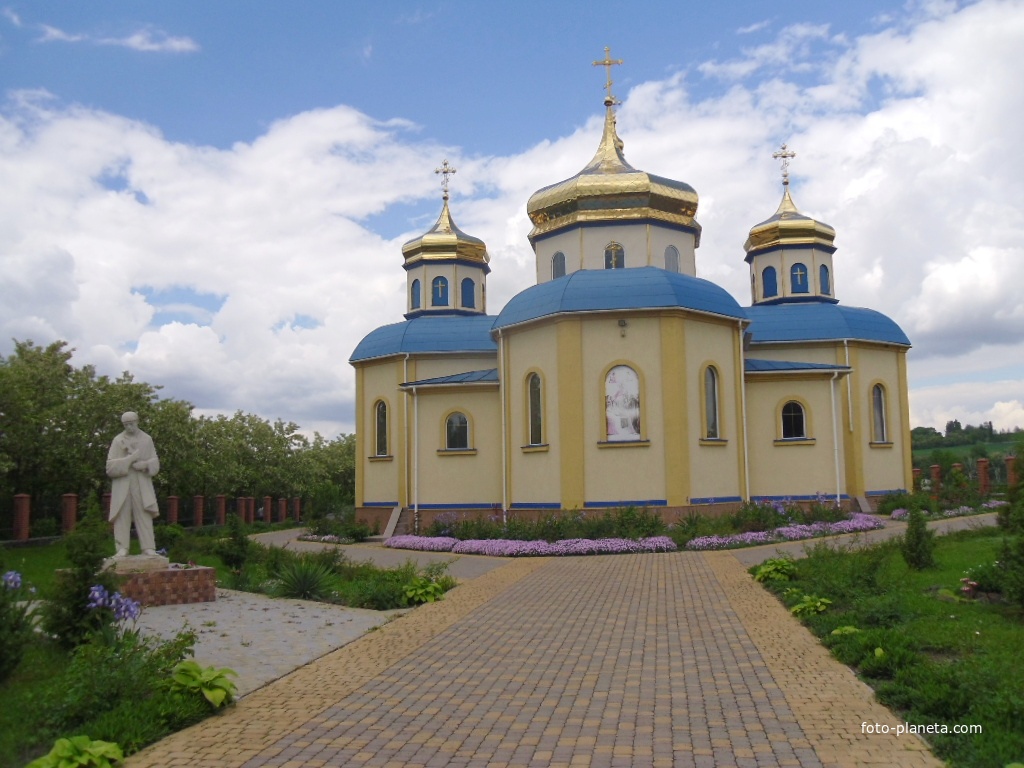 Українська Православна Церква Успіння Пресвятої Богородиці.