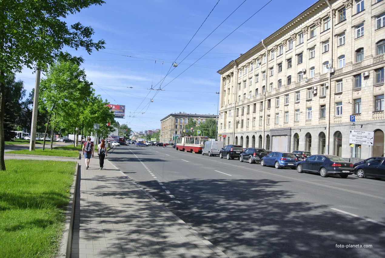 На проспекте Энгельса.