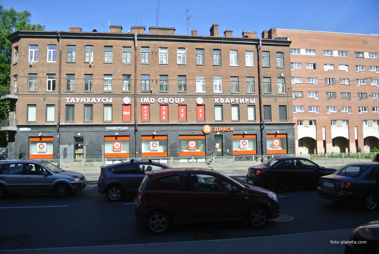 На проспекте Энгельса.