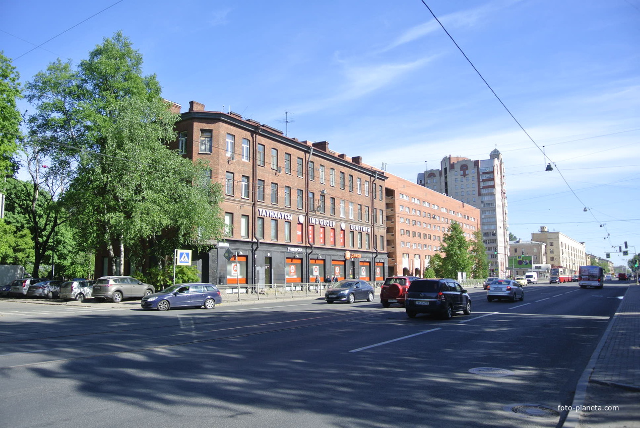 На проспекте Энгельса.