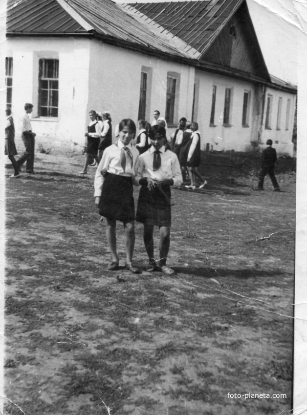 Школа в с Перевальное 1969г.