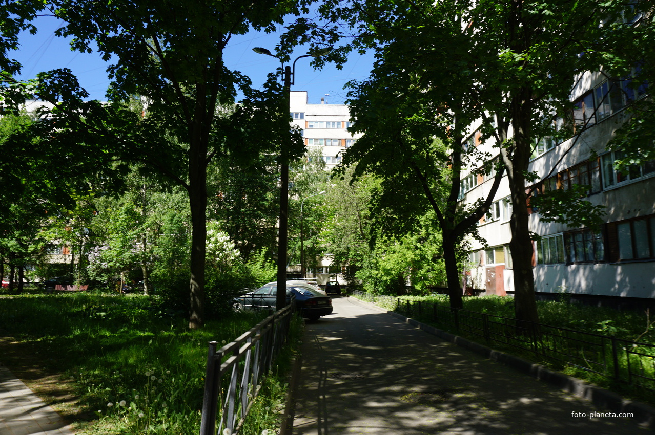 Улица Наличная.Во дворах.