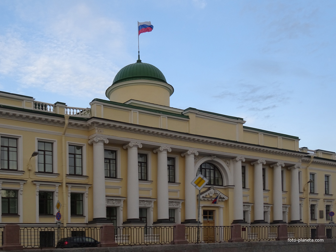 Здание Ленинградского областного суда