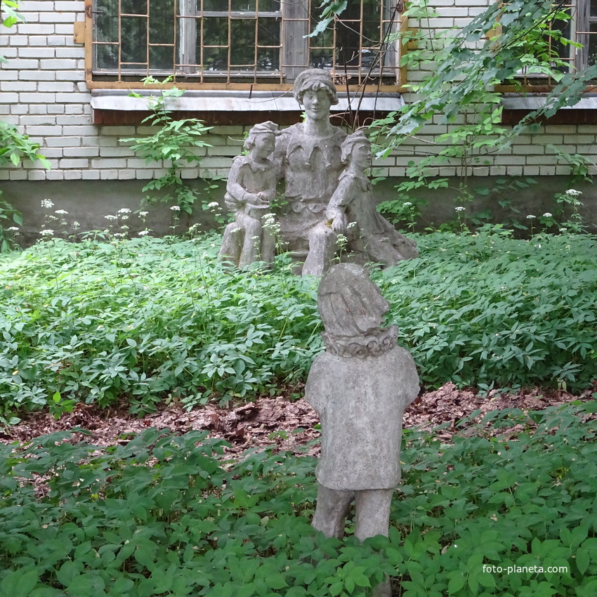 Горбунки. Детская скульптура советских времен