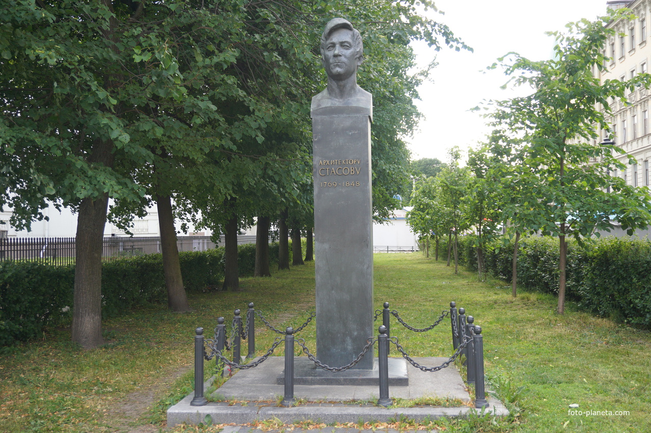 Памятник В.П.Стасову.